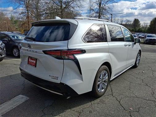 2024 Toyota Sienna Platinum