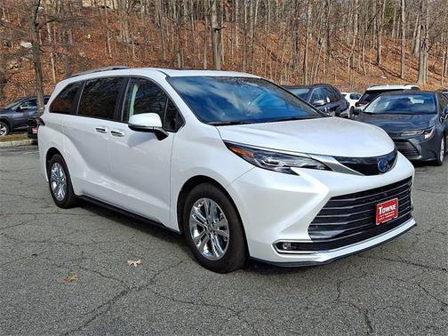 2024 Toyota Sienna Platinum