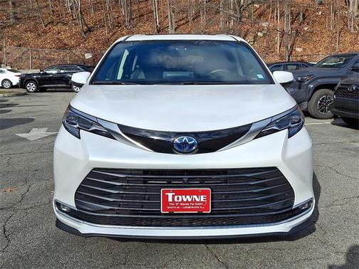 2024 Toyota Sienna Platinum