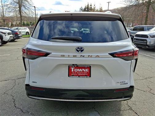 2024 Toyota Sienna Platinum