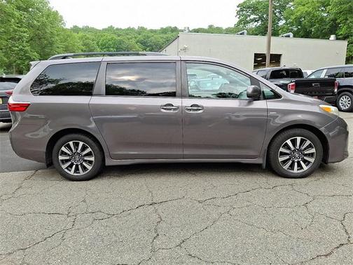 2019 Toyota Sienna XLE