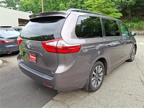 2019 Toyota Sienna XLE