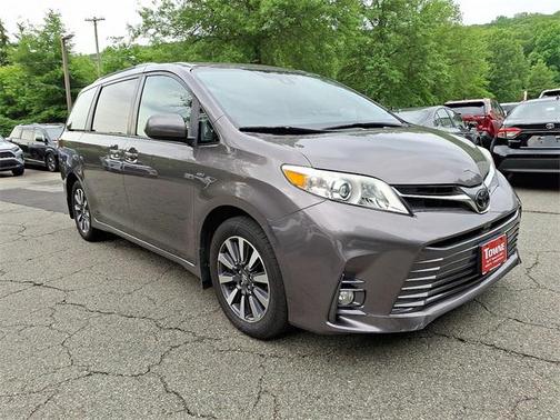 2019 Toyota Sienna XLE