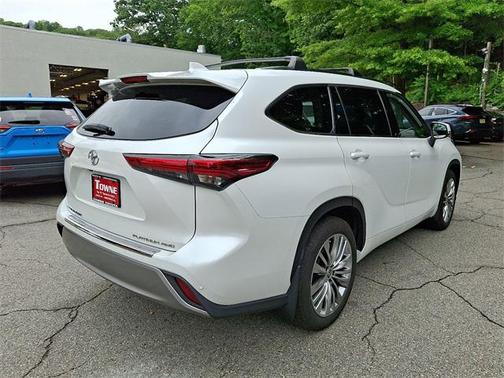 2022 Toyota Highlander Platinum