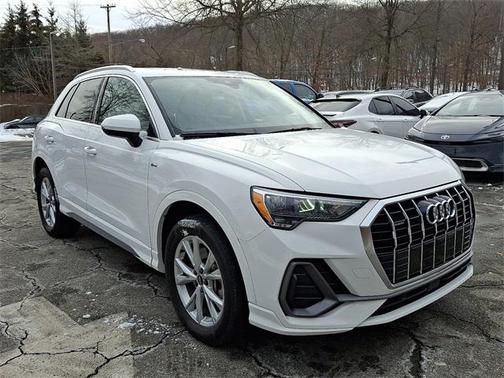 2022 Audi Q3 45 S line Premium