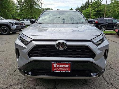 2025 Toyota RAV4 Hybrid SE