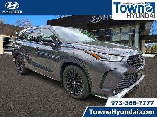 Magnetic Gray Metallic 2023 Toyota Highlander XSE