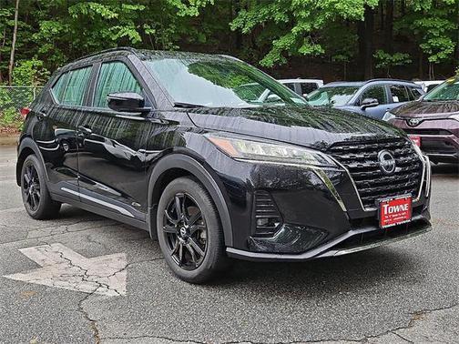 2022 Nissan Kicks SR