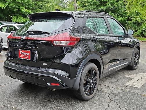 2022 Nissan Kicks SR
