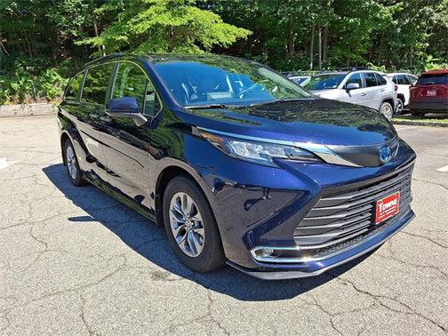 2022 Toyota Sienna XLE 7 Passenger
