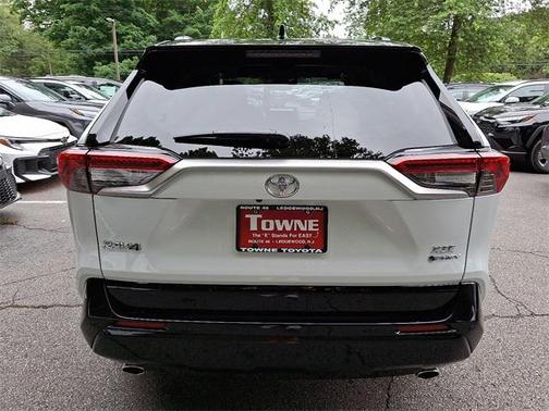 2025 Toyota RAV4 Hybrid SE