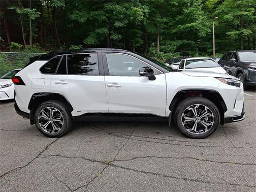 2025 Toyota RAV4 Hybrid SE