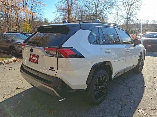 2022 Toyota RAV4 Hybrid SE