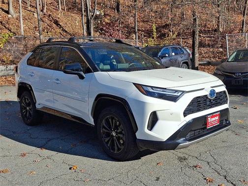 2022 Toyota RAV4 Hybrid SE