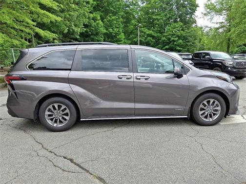 2021 Toyota Sienna XLE 7 Passenger