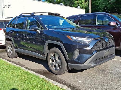 2022 Toyota RAV4 Hybrid XLE