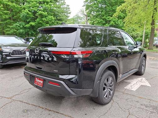2023 Nissan Pathfinder S 4WD