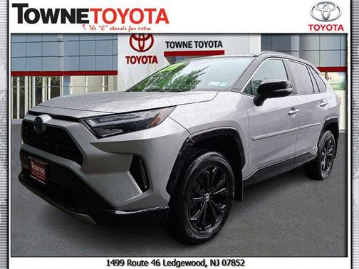 2022 Toyota RAV4 Hybrid SE