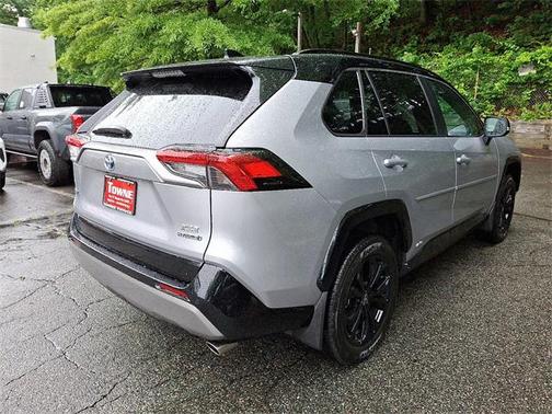 2022 Toyota RAV4 Hybrid SE