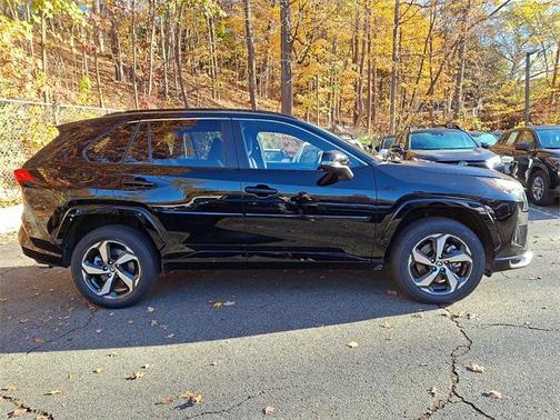 2024 Toyota RAV4 Prime SE