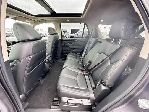 2025 Honda Pilot Touring 8-Passenger