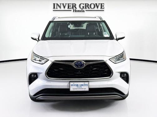 2022 Toyota Highlander Hybrid Platinum