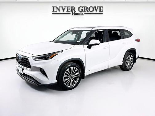 2022 Toyota Highlander Hybrid Platinum