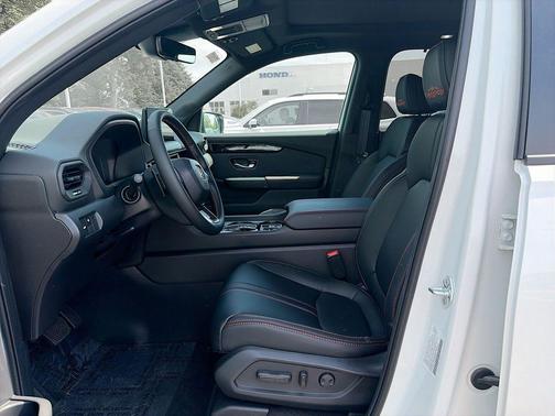 PLATINUM_WHITE 2026 Honda Pilot TrailSport