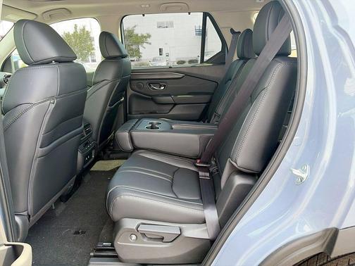 Sonic Gray Pearl 2026 Honda Pilot Touring 8-Passenger