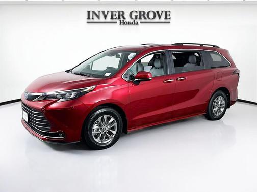 Ruby Flare Pearl 2025 Toyota Sienna XLE