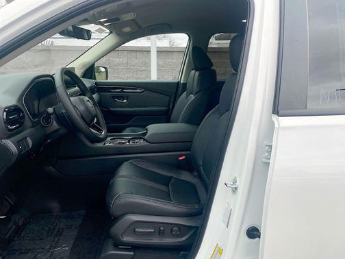 PLATINUM_WHITE 2026 Honda Passport AWD RTL