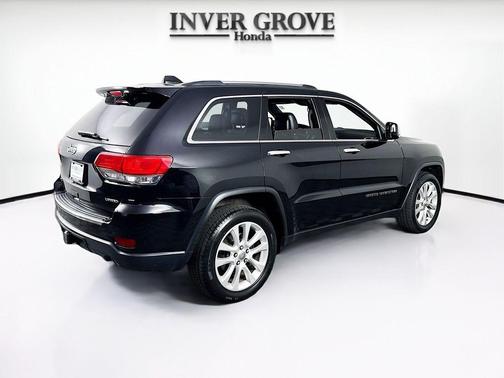 Diamond Black Crystal Pearlcoat 2017 Jeep Grand Cherokee Limited