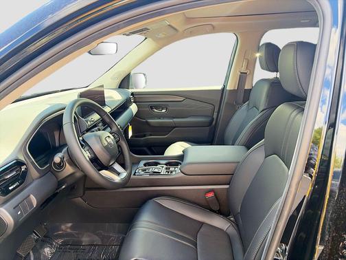 CRYSTAL_BLACK 2026 Honda Pilot Touring 8-Passenger