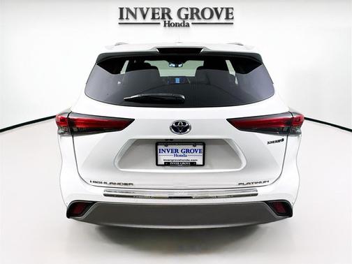2022 Toyota Highlander Hybrid Platinum