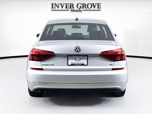 Reflex Silver Metallic 2018 Volkswagen Passat 2.0T SE