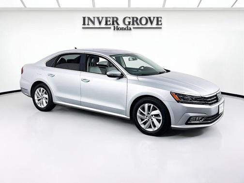 Reflex Silver Metallic 2018 Volkswagen Passat 2.0T SE
