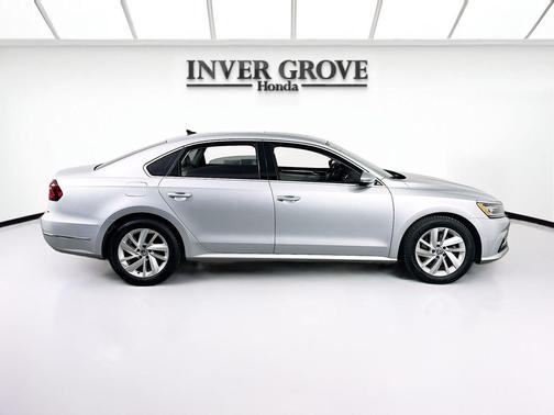 Reflex Silver Metallic 2018 Volkswagen Passat 2.0T SE