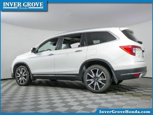 Photo 4 of 22 of 2019 Honda Pilot Touring 7-Passenger