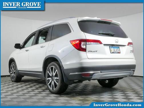Photo 5 of 22 of 2019 Honda Pilot Touring 7-Passenger