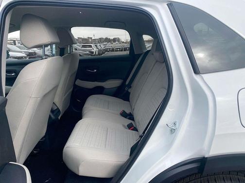 PLATINUM_WHITE 2026 Honda HR-V LX