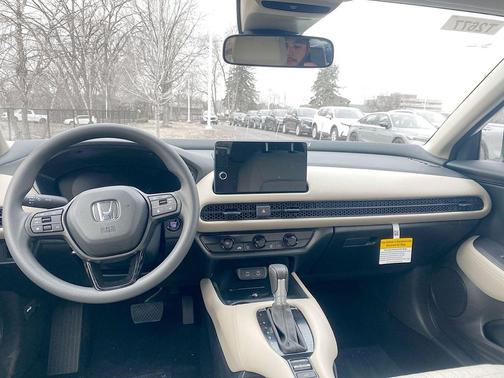 PLATINUM_WHITE 2026 Honda HR-V LX