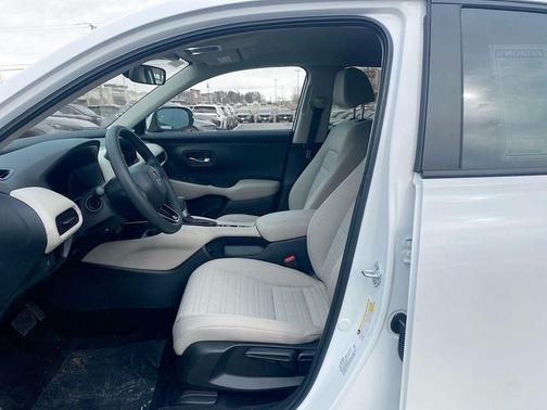 PLATINUM_WHITE 2026 Honda HR-V LX