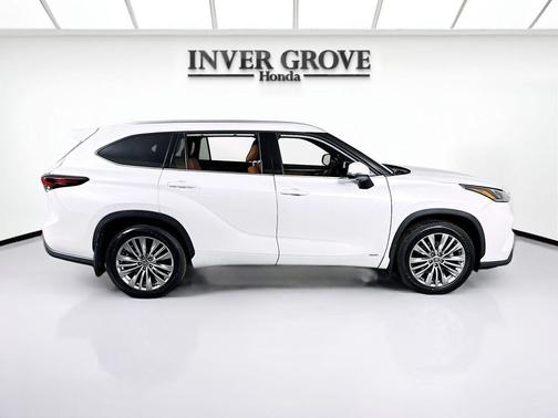 2024 Toyota Highlander Hybrid Platinum