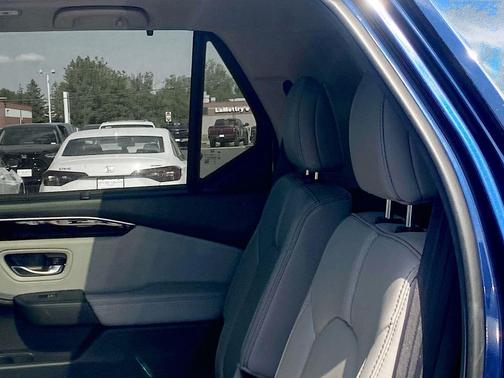 Obsidian Blue Pearl 2025 Honda Pilot Touring 8-Passenger