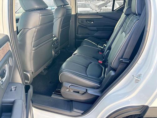 PLATINUM_WHITE 2026 Honda Pilot Elite