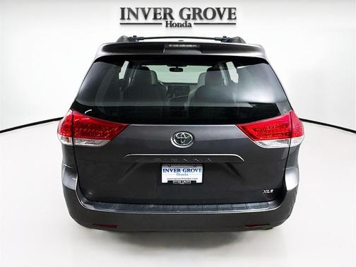 2011 Toyota Sienna XLE
