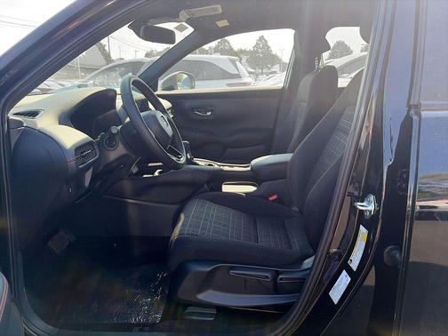 CRYSTAL_BLACK 2027 Honda HR-V Sport