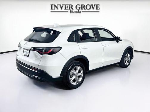 PLATINUM WHITE 2023 Honda HR-V LX
