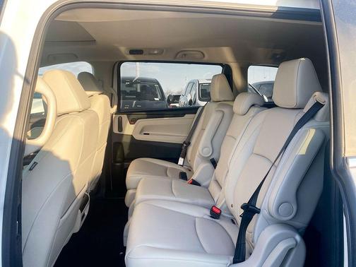 PLATINUM_WHITE 2026 Honda Odyssey EX-L
