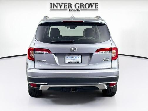 Lunar Silver Metallic 2022 Honda Pilot AWD Elite